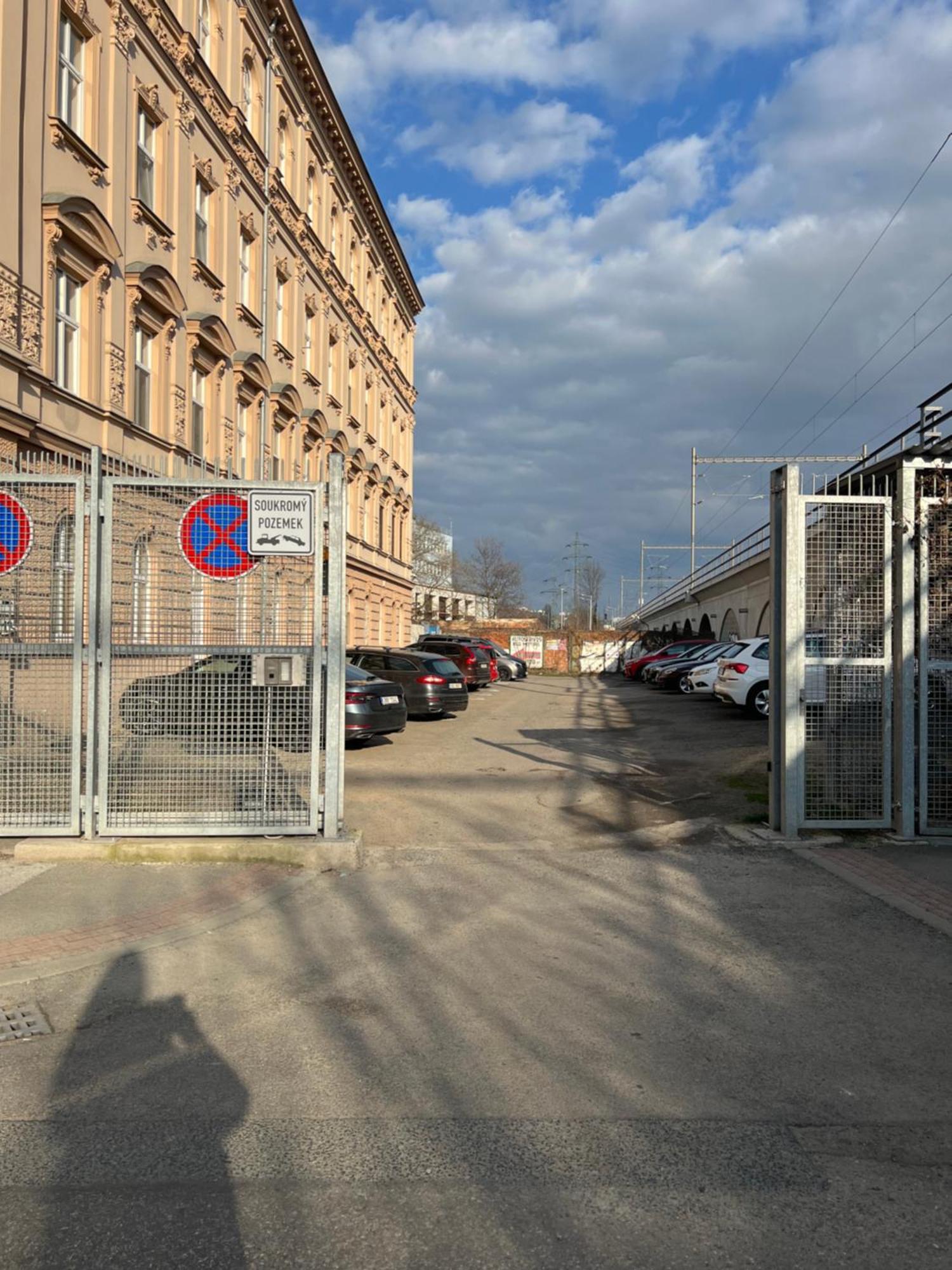Apartment Plus Parking Brno Buitenkant foto
